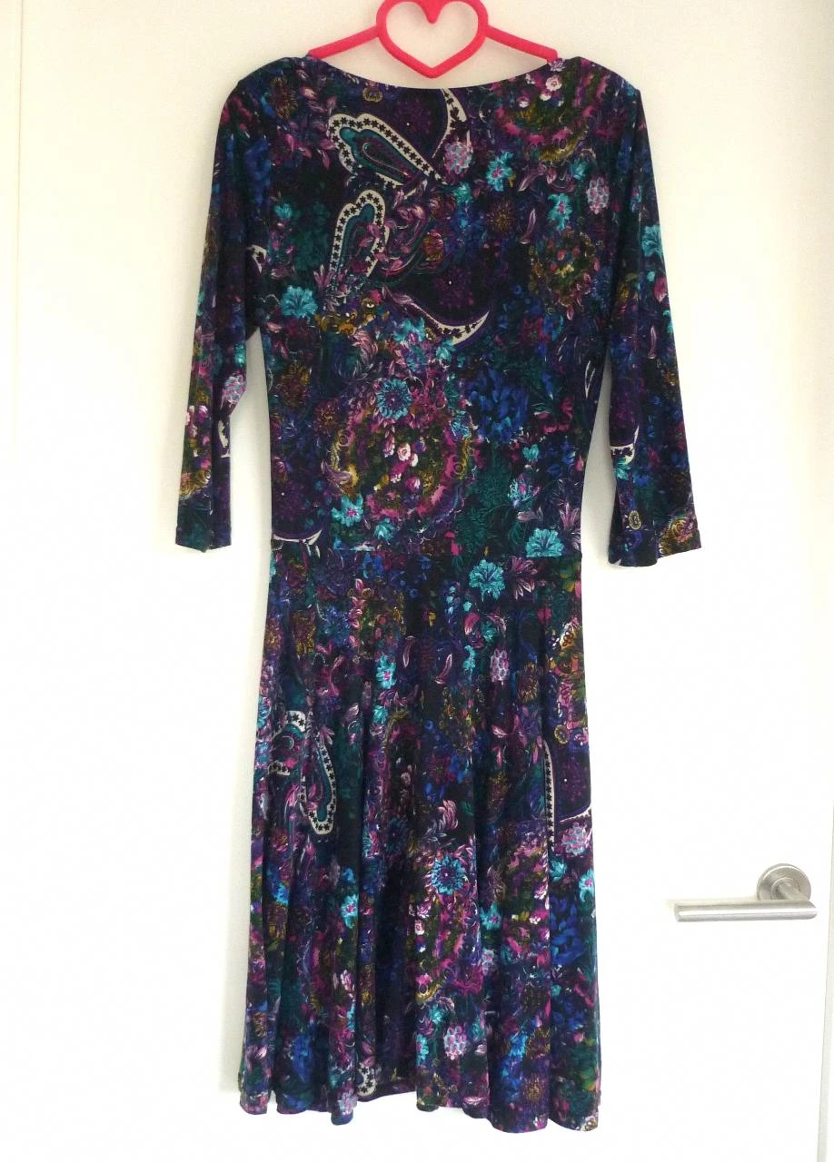Vestido morado con motivo y mangas 3/4 Talla 38 – photo 5